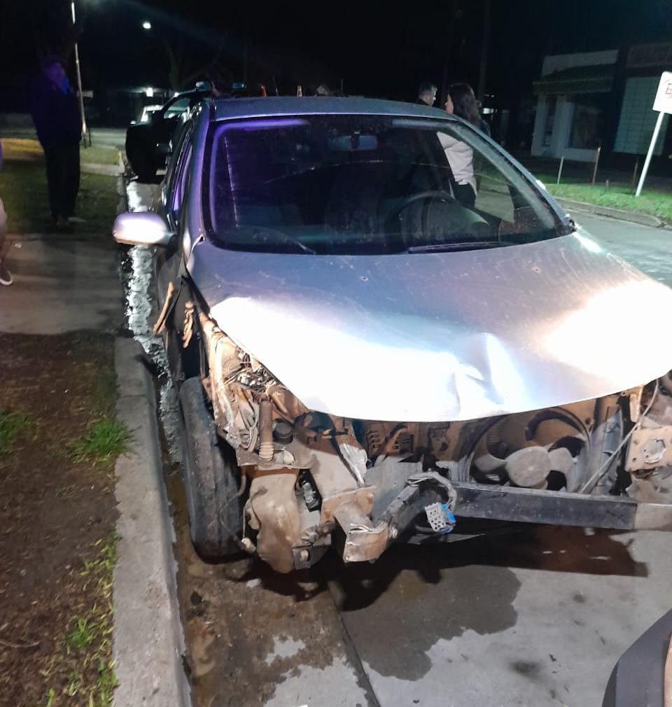 Huía de una colisión en Rosario y volvió a chocar y escaparse en Funes: dos heridos